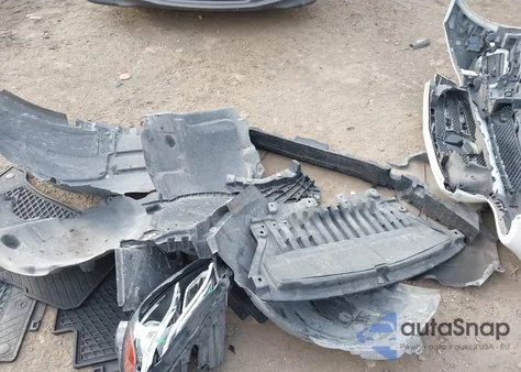 2017 Mercedes-Benz E 300 4Matic z USA, uszkodzony, nr VIN WDDZF4KB8HA060518